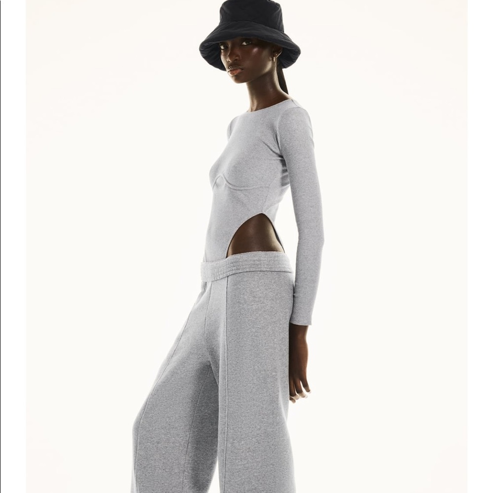 Bloggers Fav Zara Ribbed Bodysuit - Picture 12 of 16